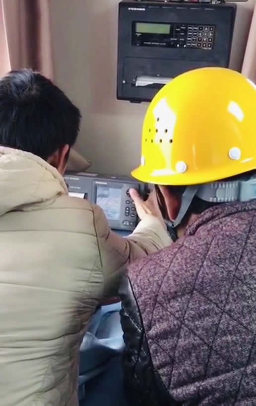 日本古野氣象傳真機(jī)FAX-408調(diào)試現(xiàn)場(chǎng).jpg